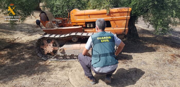 La Guardia Civil detiene a un vecino de Cañete de las Torres como supuesto autor de un hurto de un tractor