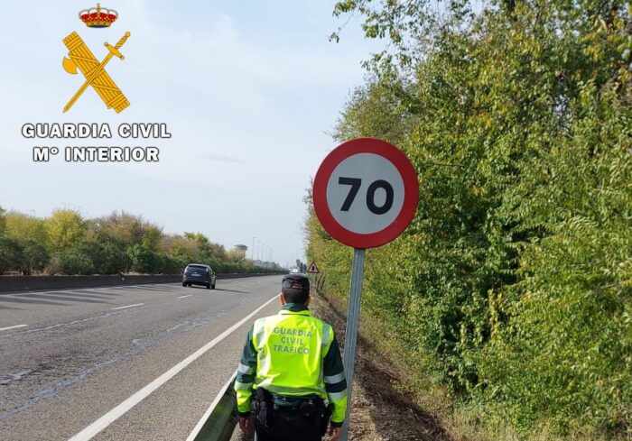 La Guardia Civil investiga a un conductor que circulaba a 175 km/h en la carretera de Palma del Río, en un tramo con la velocidad limitada a 70 km/h.