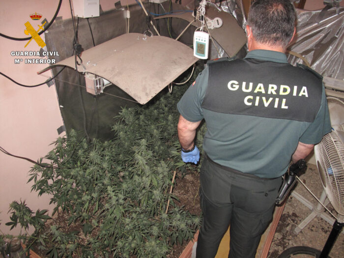 La Guardia Civil detiene a dos personas por cultivo y elaboración de droga en Cañete de las Torres
