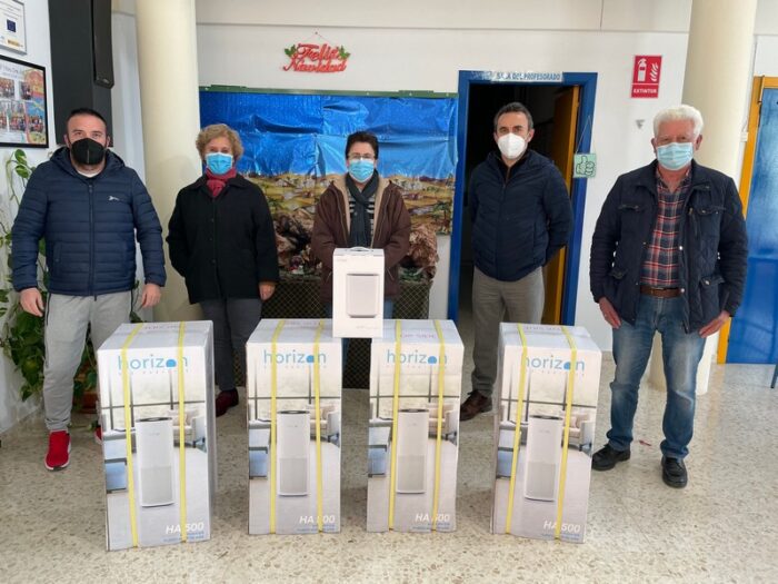 El Ayuntamiento de Fuente-Tójar entrega cinco purificadores de aire al colegio Nuestra Señora del Rosario