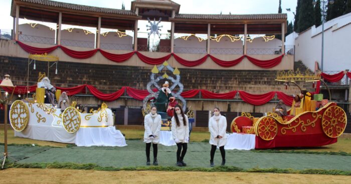 Los Reyes Magos reciben a los más pequeños en un espectacular Coliseo transformado en Palacio Real