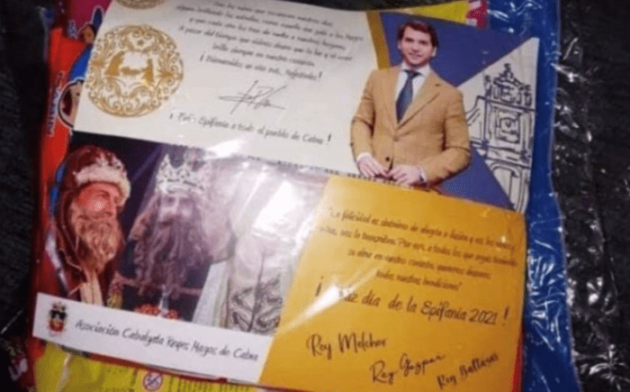 La imagen del alcalde de Cabra en las bolsas de chuches de los niños