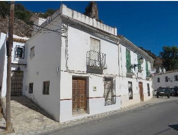 Sale a subasta la finca urbana de la calle Molinos, Nº 36, de Almedinilla