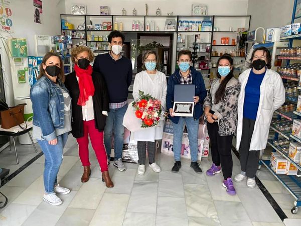 Fuente-Tójar rinde homenaje a la farmacéutica de la localidad por su jubilación