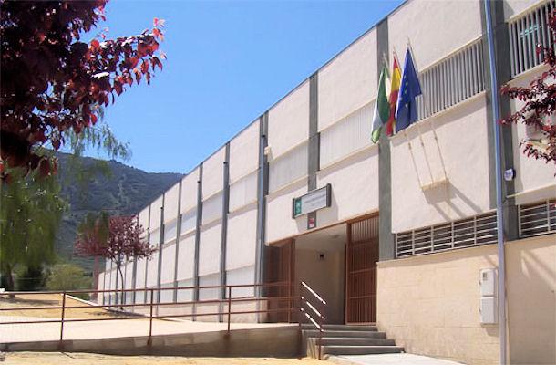 La Junta declara el cierre de la actividad docente presencial en dos centros educativos de Doña Mencía