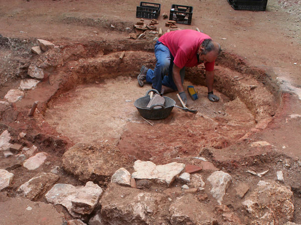 Hallan varios hornos cerámicos de época medieval andalusí en un solar de Priego de Córdoba