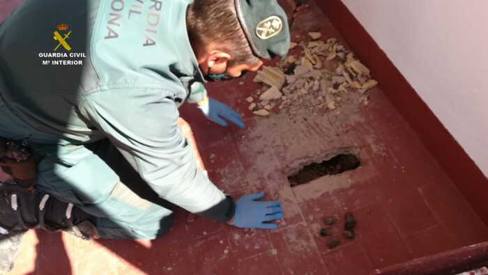 El SEPRONA investiga en Puente Genil a tres personas por su presunta responsabilidad en la muerte de una colonia de murciélagos