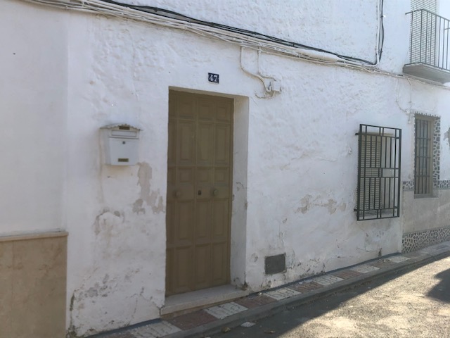 El Ayuntamiento de Almedinilla incrementa el patrimonio, gracias a la herencia otorgada por Juan Tirado Lopera y donación de los herederos de Araceli Aguilera Muñoz