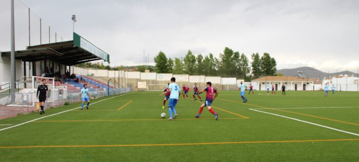 El Almedinilla Atlético pierde el penúltimo partido de la liga en el municipal Víctor Méndez de Posadas