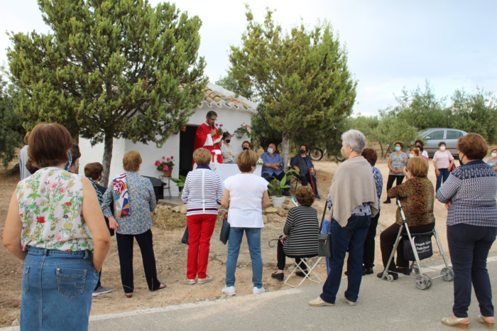 Misa de campaña en Los Llanos de Rueda, con motivo de la festividad del Corpus Christi
