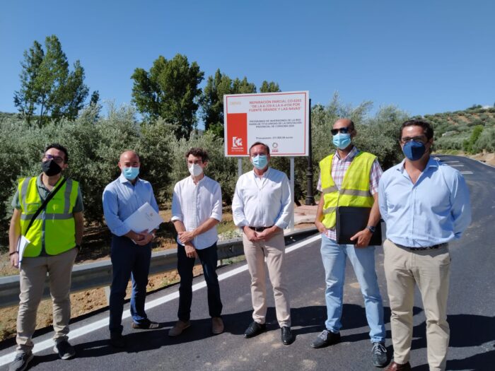 La Diputación de Córdoba realiza actuaciones en la CO-8205, vía de conexión entre Almedinilla y las aldeas de Fuente Grande y Las Navas
