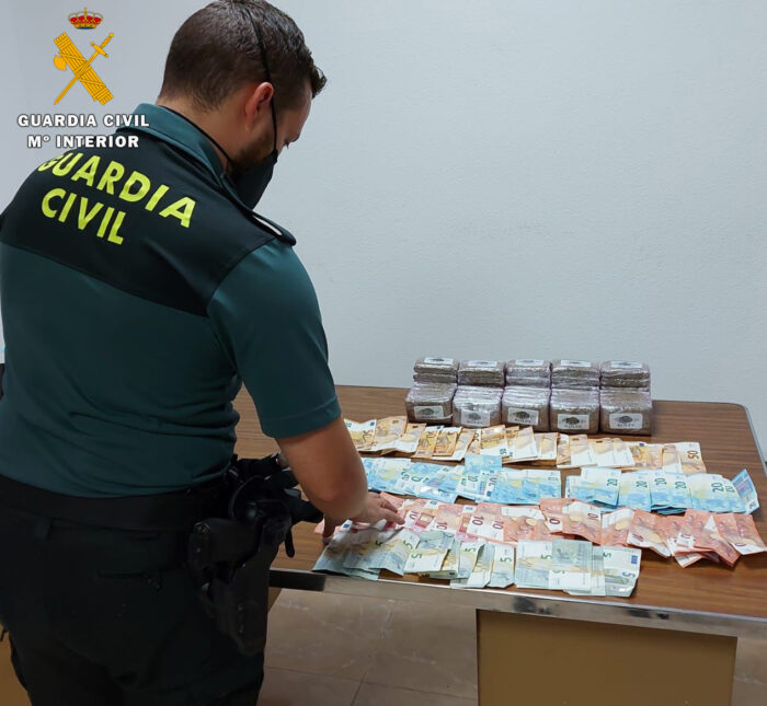 La Guardia Civil detiene en Rute a un vecino de la localidad de Lucena, como supuesto autor de un delito de tráfico de droga