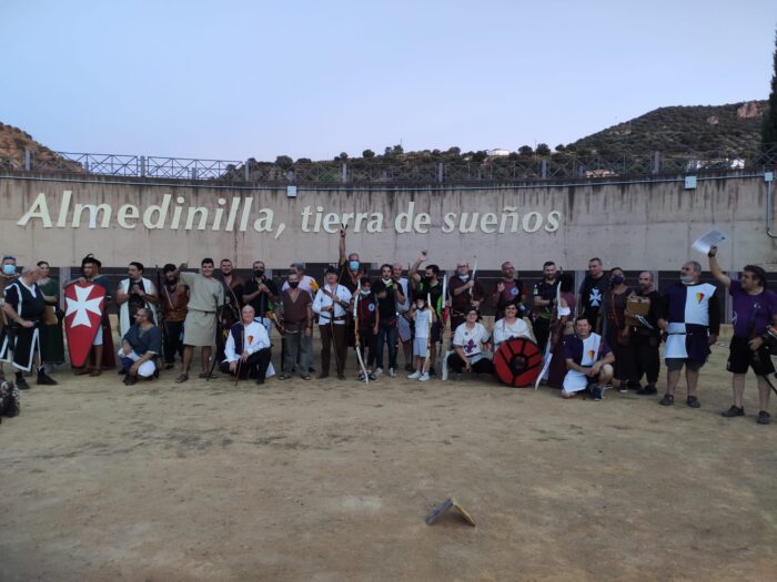 Almedinilla acoge a varias compañías de arqueros medievales en el Coliseo