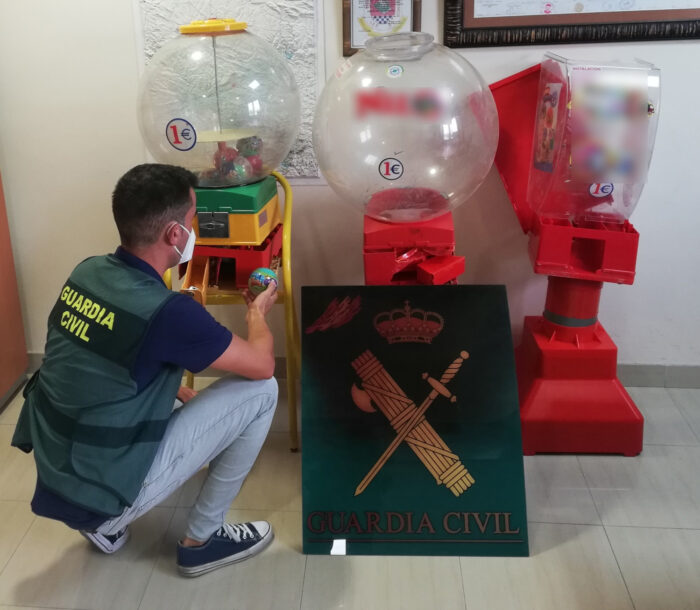 La Guardia Civil detiene dos personas, como presuntas autoras de varios delitos contra la propiedad, en Baena