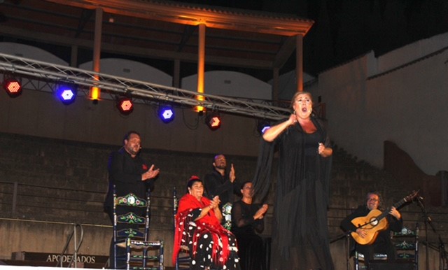 El duende flamenco jerezano envuelve el Coliseo de Almedinilla