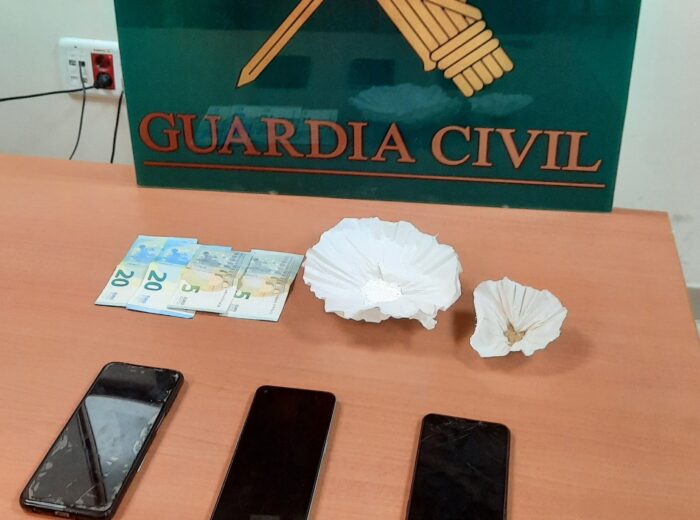 La Guardia Civil detiene a tres personas en Baena como supuestos autores de un delito de tráfico de drogas