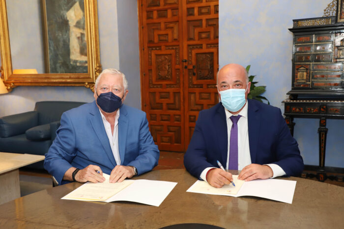 La Diputación fomenta la divulgación en Artes y Ciencias con la firma de un convenio con la Real Academia de Córdoba