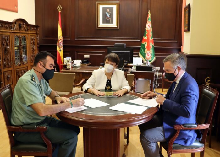 El Colegio de Farmacéuticos de Córdoba y la Guardia Civil refuerzan su colaboración para mejorar la seguridad de los mayores y personas en situaciones vulnerables