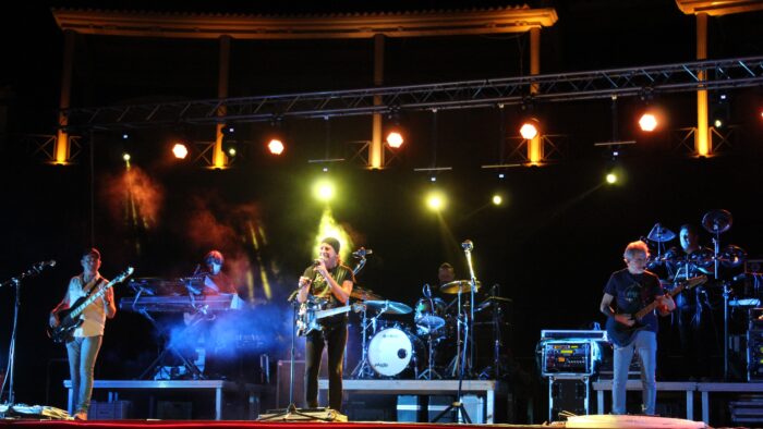 Espectacular concierto de Apache en el Coliseo de Almedinilla