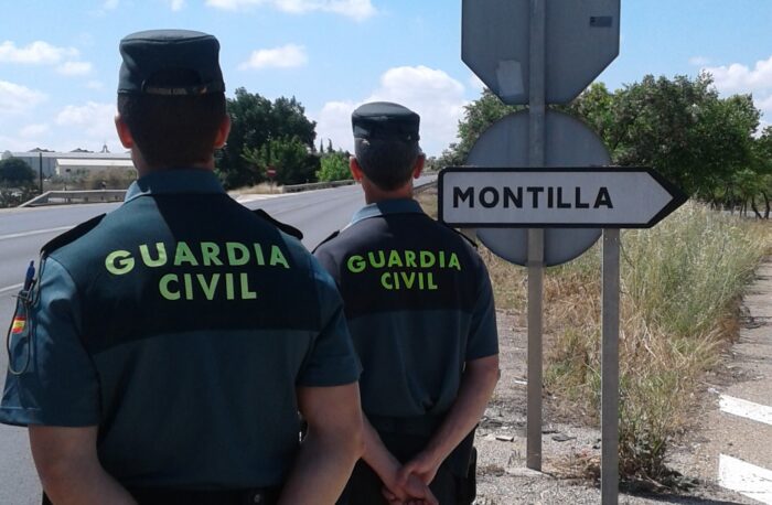 La Guardia Civil detiene a dos personas como supuestas autoras de un delito de hurto en un comercio de Montilla