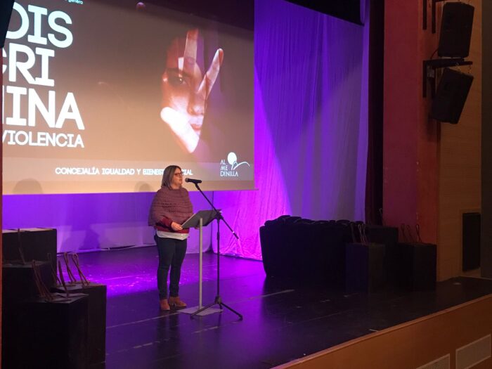 Almedinilla celebra el 25N con la lectura del Manifiesto y entrega de premios del VII Concurso