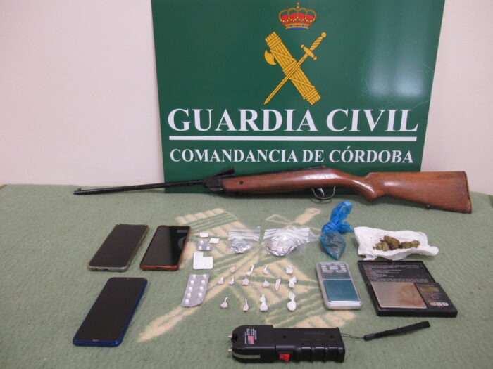 La Guardia Civil de Montilla desmantela dos puntos de venta de droga y una plantación de marihuana