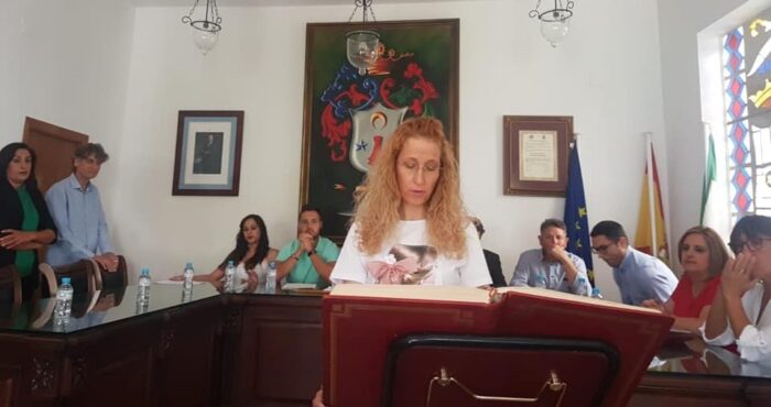 El Pleno del Ayuntamiento de Almedinilla toma conocimiento de la renuncia de la concejal María Teresa Sabata Ribera