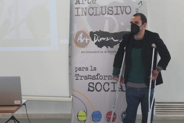 El nadador paralímpico, Miguel Ángel Martínez Tajuelo, abre las sesiones del proyecto