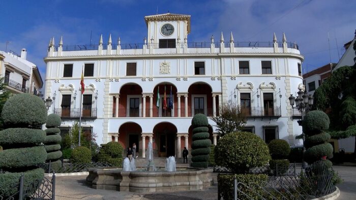 Ceballos avala la gestión económica del anterior equipo de gobierno local de Priego
