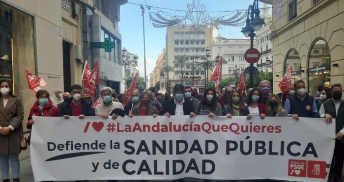 El alcalde de Almedinilla participa en la manifestación en defensa d la sanidad pública de Córdoba