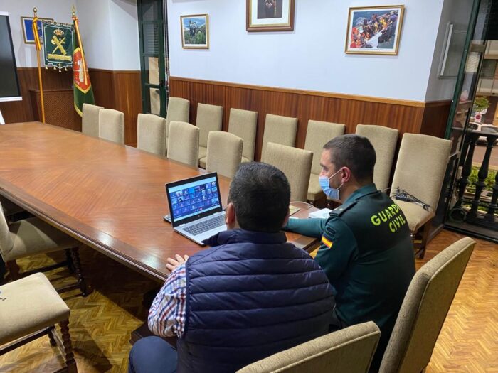 La Guardia Civil ha impartido una videoconferencia a AMPAS de centros educativos de la provincia sobre los riesgos del uso de Internet