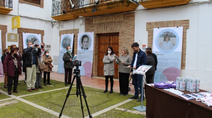 Exposición y presentación de la revista