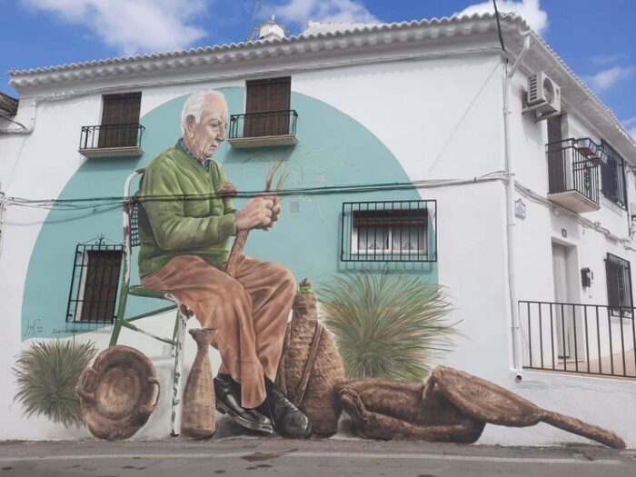 Fuente-Tójar embellece sus rincones con un nuevo mural y una escultura en homenaje a su historia y tradiciones