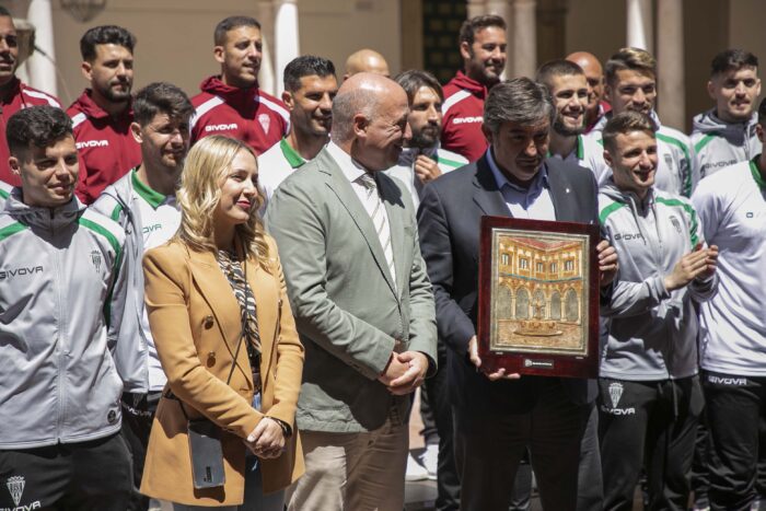 El presidente de la Diputación de Córdoba ha recibido, en el Palacio de la Merced, al equipo técnico y a los jugadores