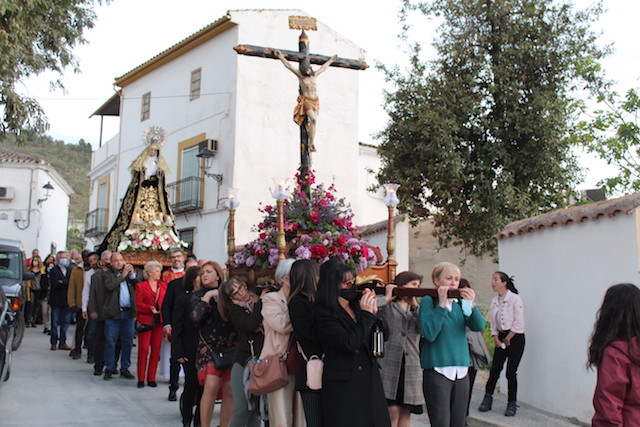Sileras procesiona al Crucificado y Virgen de los Dolores en la tarde del Viernes Santo