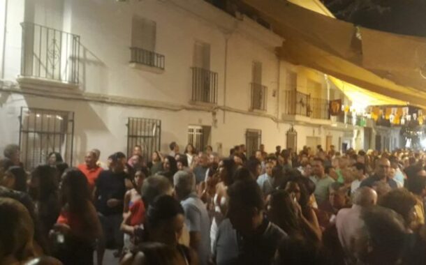 La fiesta del Casco Antiguo se convierte en lugar de encuentro de la diáspora almedinillense y juventud de la comarca