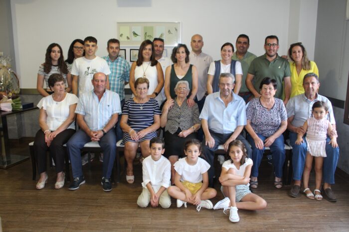 Francisca Nieto Pulido, una almedinillense que cumple 100 años y está orgullosa de su familia y de su tierra