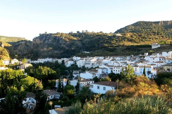Almedinilla, Carcabuey e Iznájar se benefician del programa 'Rural TIC' impulsado por el Gobierno de España para la digitalización de la población mayor