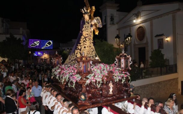 La Feria sigue su marcha el día de la Exaltación de la Santa Cruz, con destacados actos religiosos