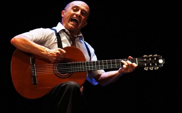 El actor Pepe Viyuela abarrota el Teatro de la Casa de la Cultura de Almedinilla