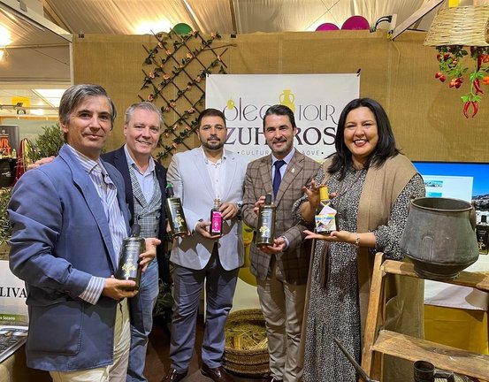 Zuheros presenta su nuevo proyecto turístico bajo la cultura del aceite de oliva en la Feria de los Municipios