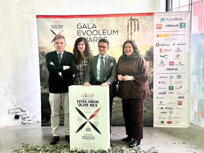 La Guía Evooleum 2023, de los 100 mejores aceites de oliva virgen extra del mundo, otorga el primer puesto al ecológico cordobés Rincón de la Subbética Altitude