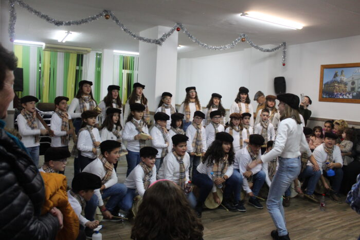 La Pequeña Zambomba, protagoniza la Noche de Villancicos del Hogar del Pensionista de Almedinilla