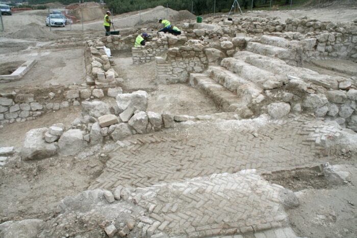 La Junta desvía el trazado de la variante de Las Angosturas tras el hallazgo de restos arqueológicos de época romana