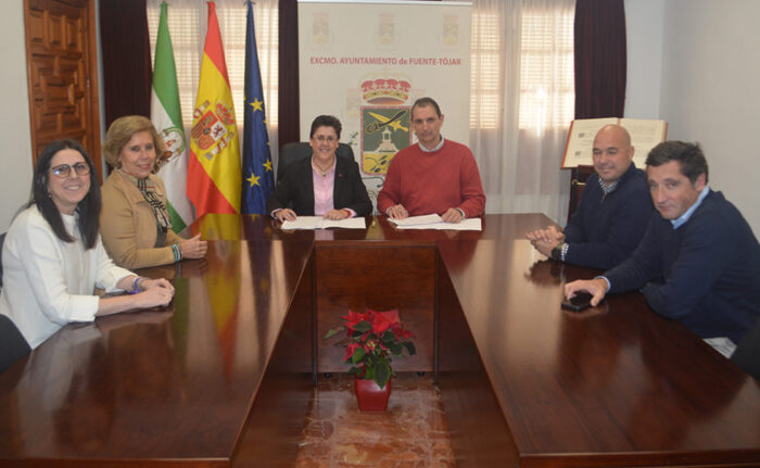 El Ayuntamiento firma un nuevo Contrato de Gestión de la Residencia Municipal de Mayores y Unidad de Atención Diurna