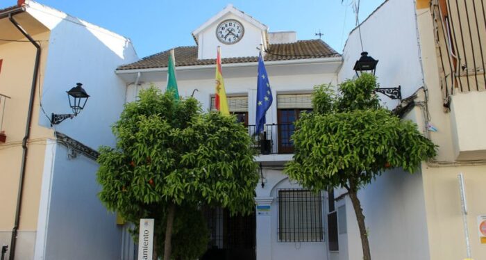 Recogida de firmas en Fuente-Tójar para reclamar la restitución del autobús de línea a la Junta de Andalucía
