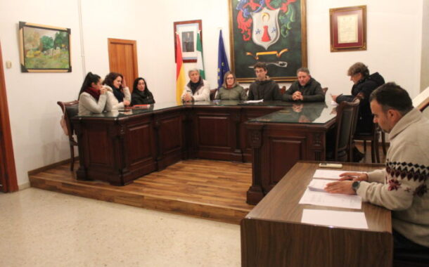 El Pleno del Ayuntamiento de Almedinilla aprueba una subida adicional de 2,5% al personal al servicio del sector público