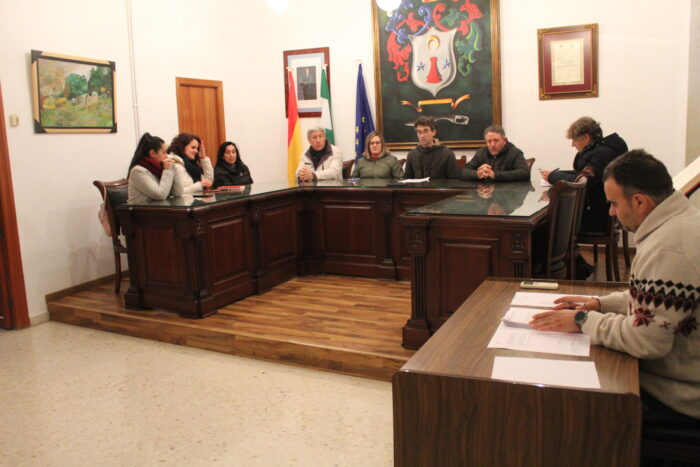 El Pleno del Ayuntamiento de Almedinilla aprueba una subida adicional de 2,5% al personal al servicio del sector público