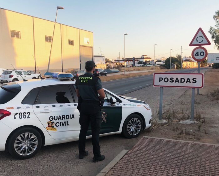 La Guardia Civil detiene a cinco personas, por su presunta implicación en cinco delitos de robo con fuerza relacionados con la sustracción de gallos de pelea