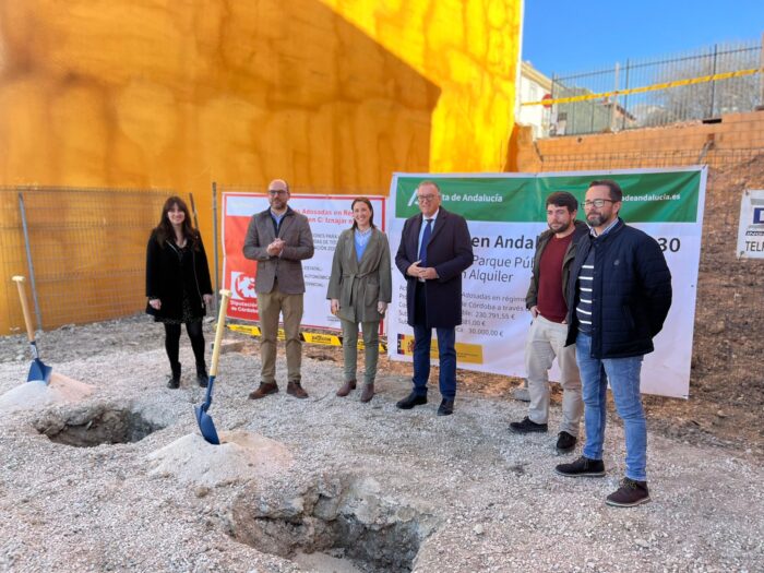 La Diputación de Córdoba pone la primera piedra de una nueva promoción de viviendas protegidas en régimen de alquiler en Carcabuey